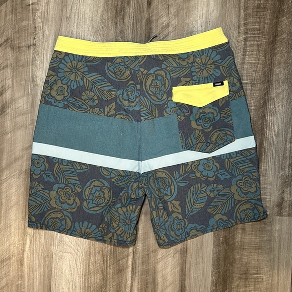 Roark The Chiller Series Board Shorts - 30 - Picture 2 of 6